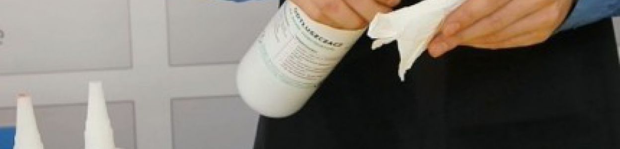 Preparation of the surface before gluing