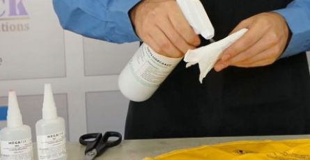 Preparation of the surface before gluing