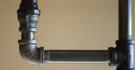 Emergency repair of a cracked and wet pipeline